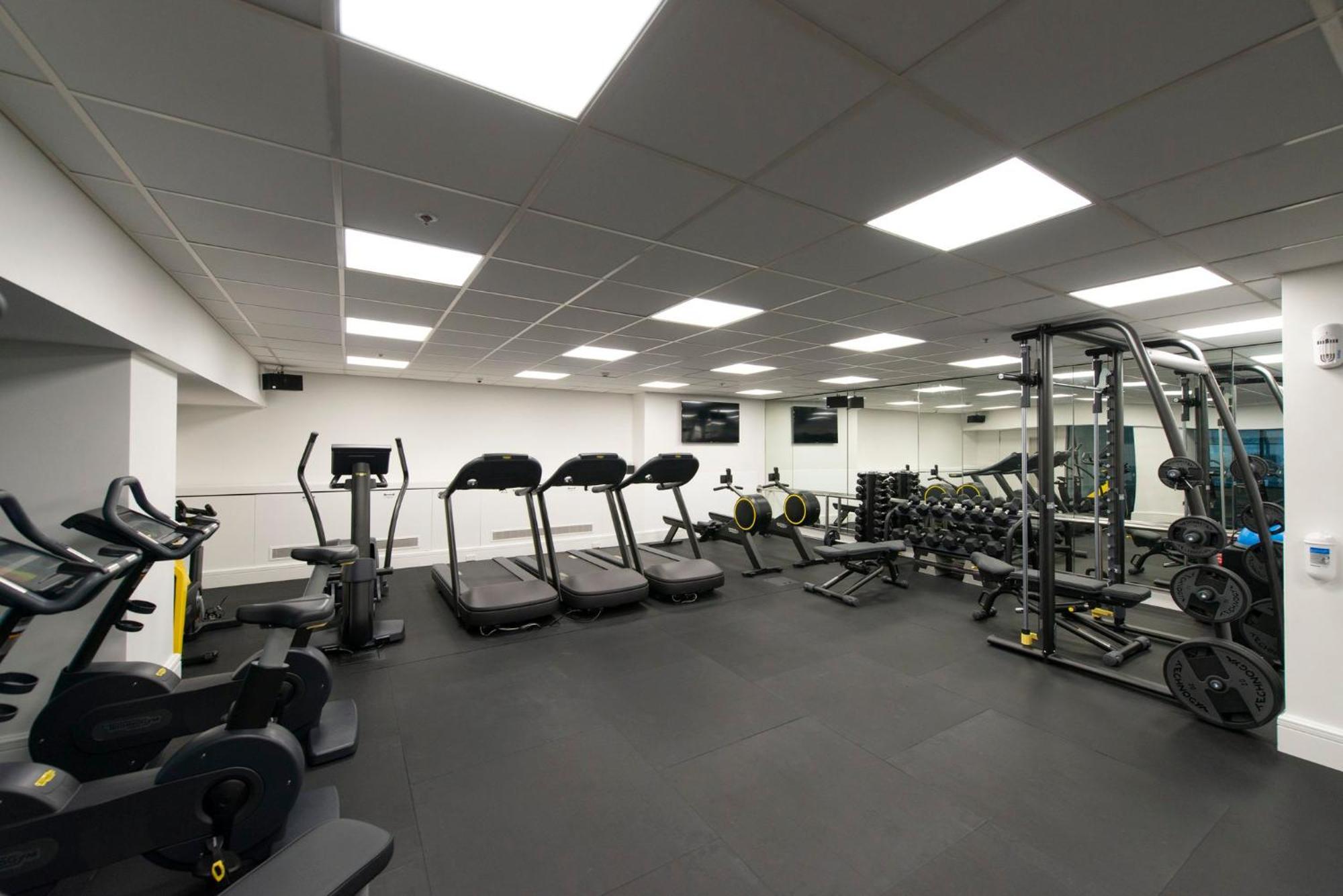 อินเตอร์คอนติเนนตัล เวลลิงตัน Hotel ภายนอก รูปภาพ The gym at the National Football Centre at Manchester City's Etihad Campus